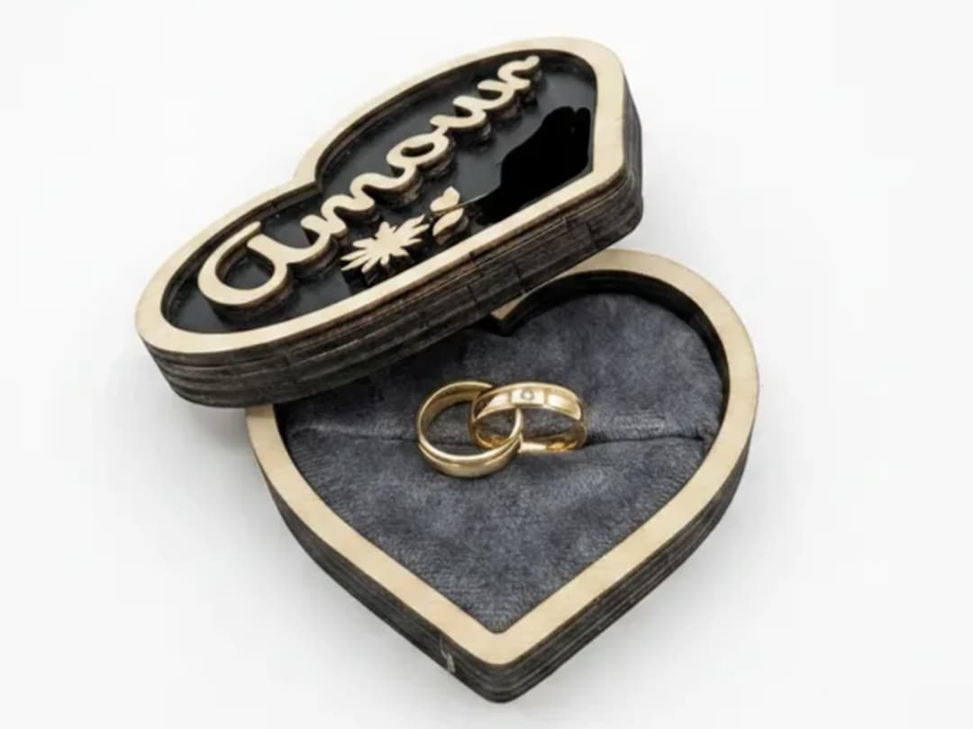 Heart-shaped Wedding Ring Box with Inscription Love