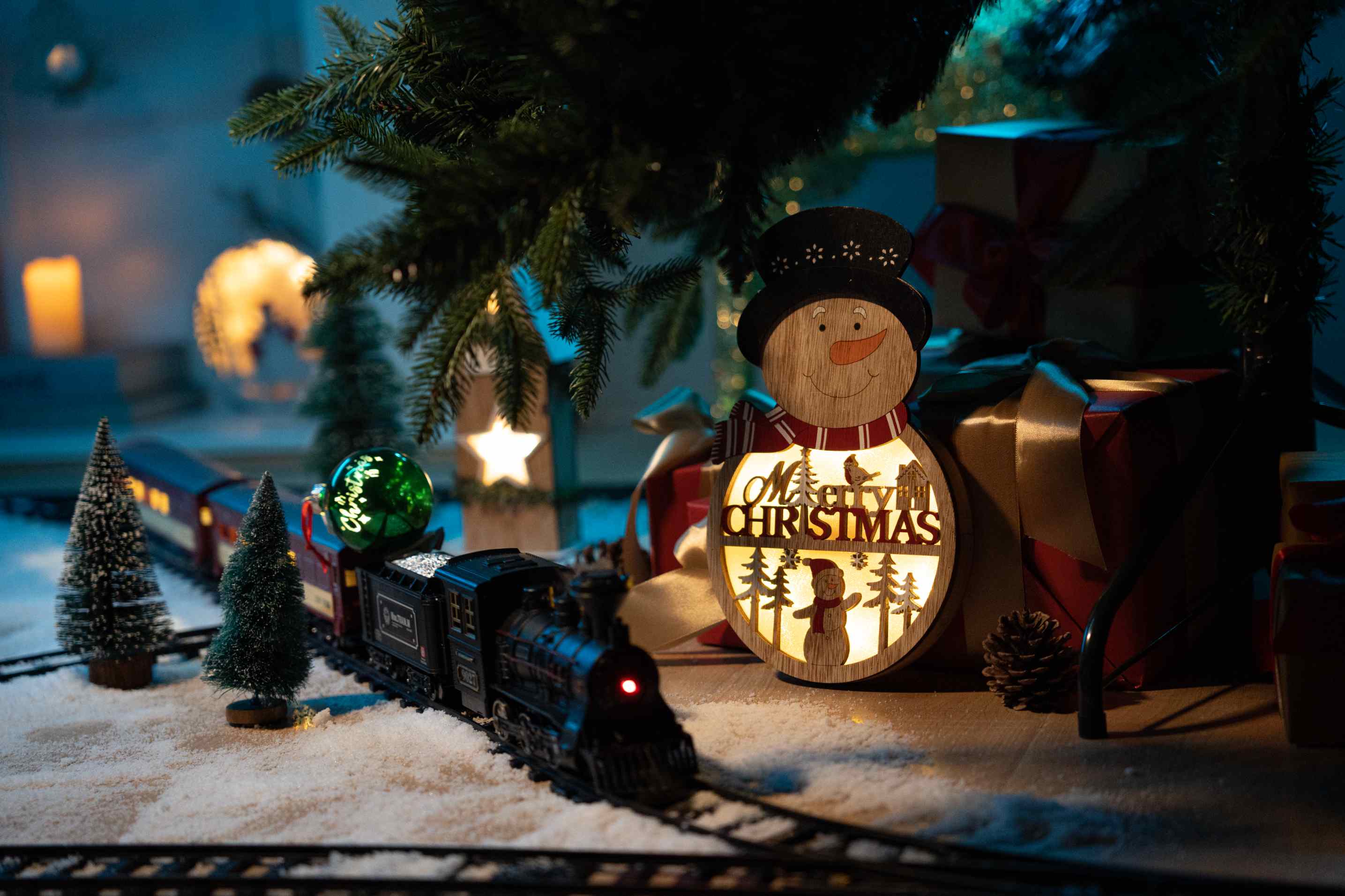 Christmas Tutorials & FREE Files are ready for you!